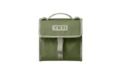 YETI Daytrip Lunch Bag -BBQ Depot Daytrip Lunch 20Bag Highlands Olive Front Closed 4654 Layers F 1680x1024 69144dce b1ff 4e84 8999 b8abf637eac6